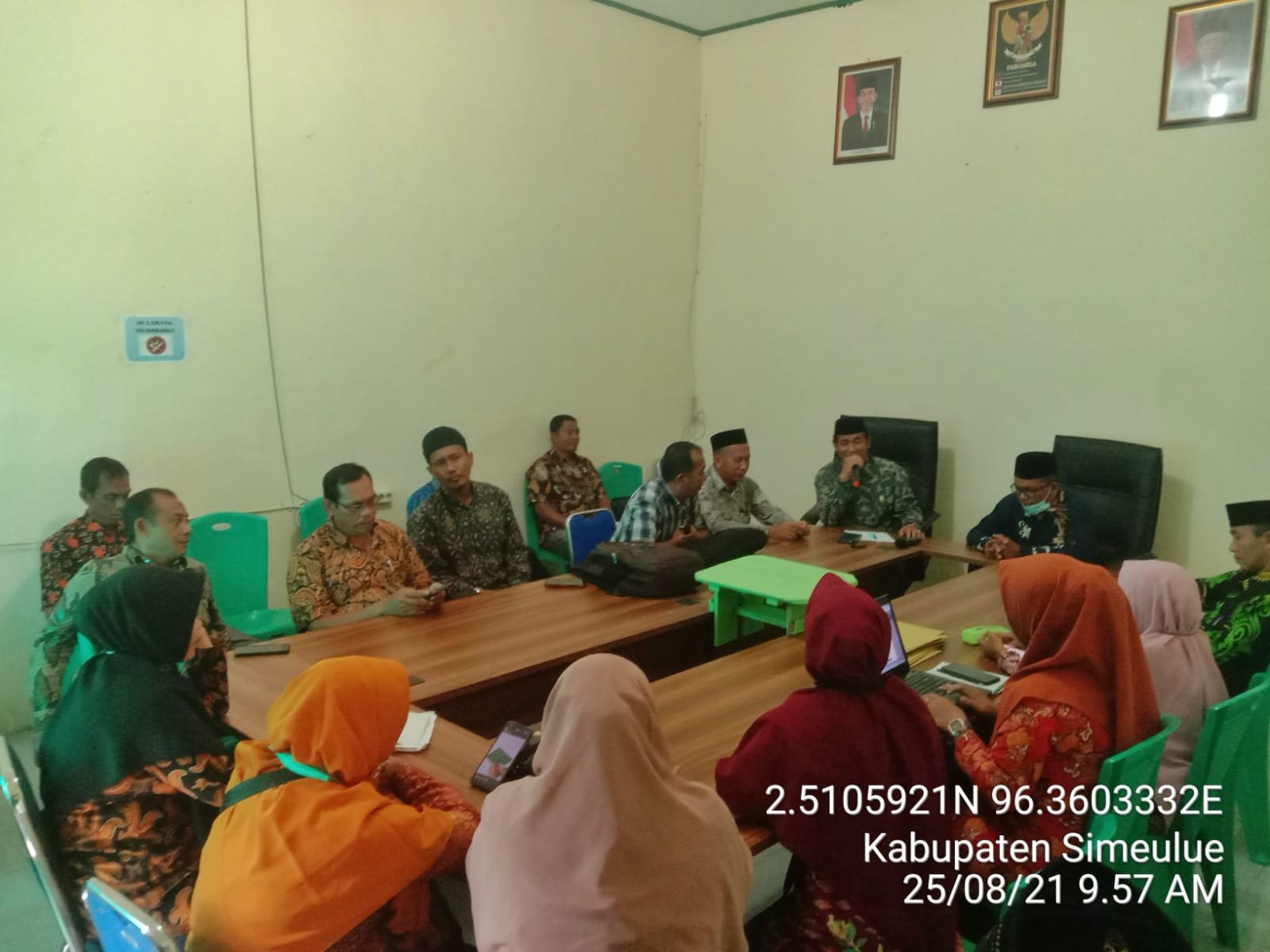 Kasubag TU Pimpin Rapat Dengan Kamad di lingkungan Simeulue