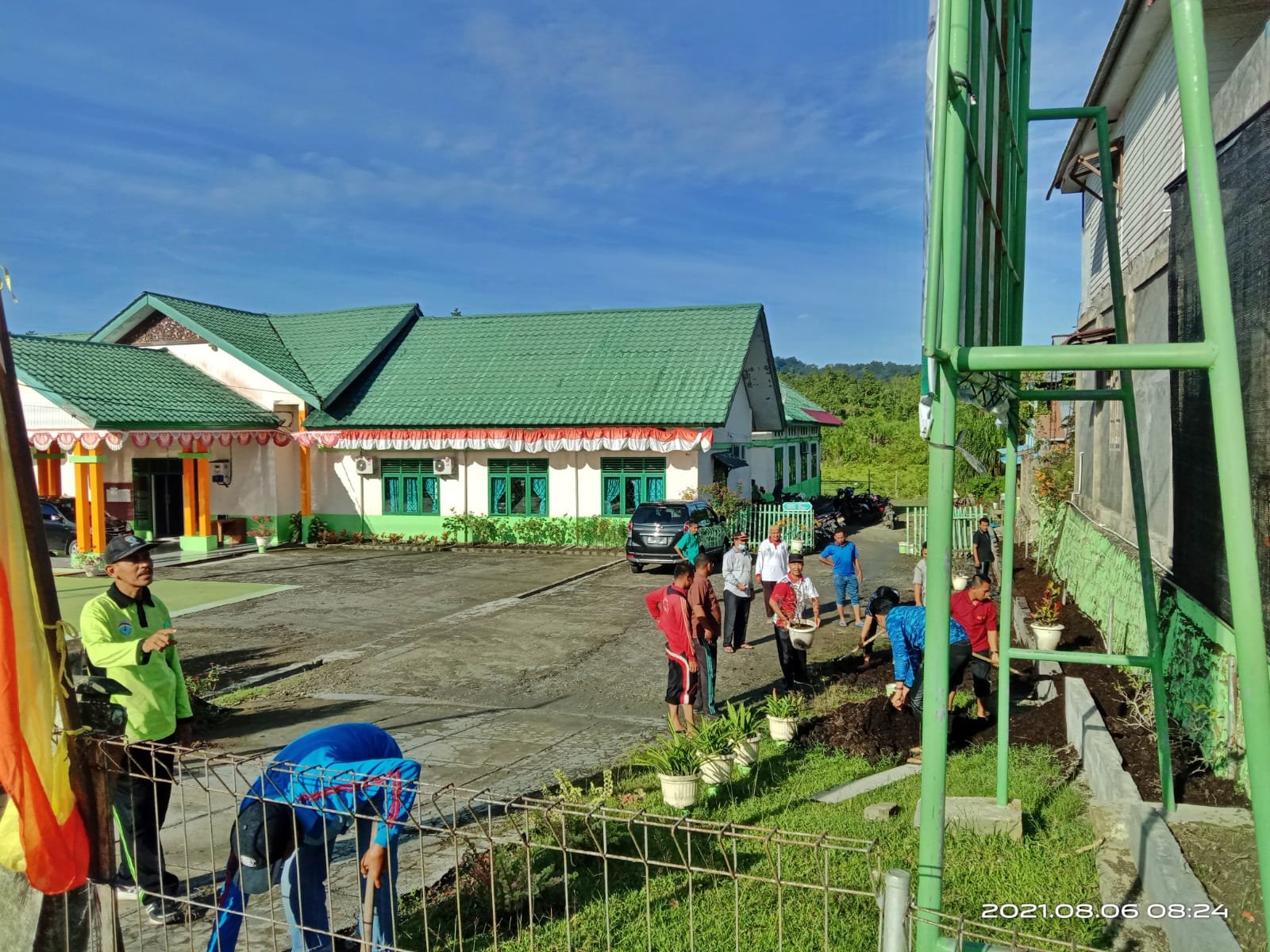 Sambut Dirgahayu HUT RI ke-76 Kemenag Simeulue Adakan Gotong Royong