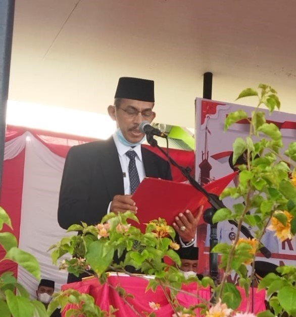 Kakankemenag Pimpin Pembacaan Doa Pada Penurunan Bendera Merah Putih HUT Kemerdekaan RI ke-76