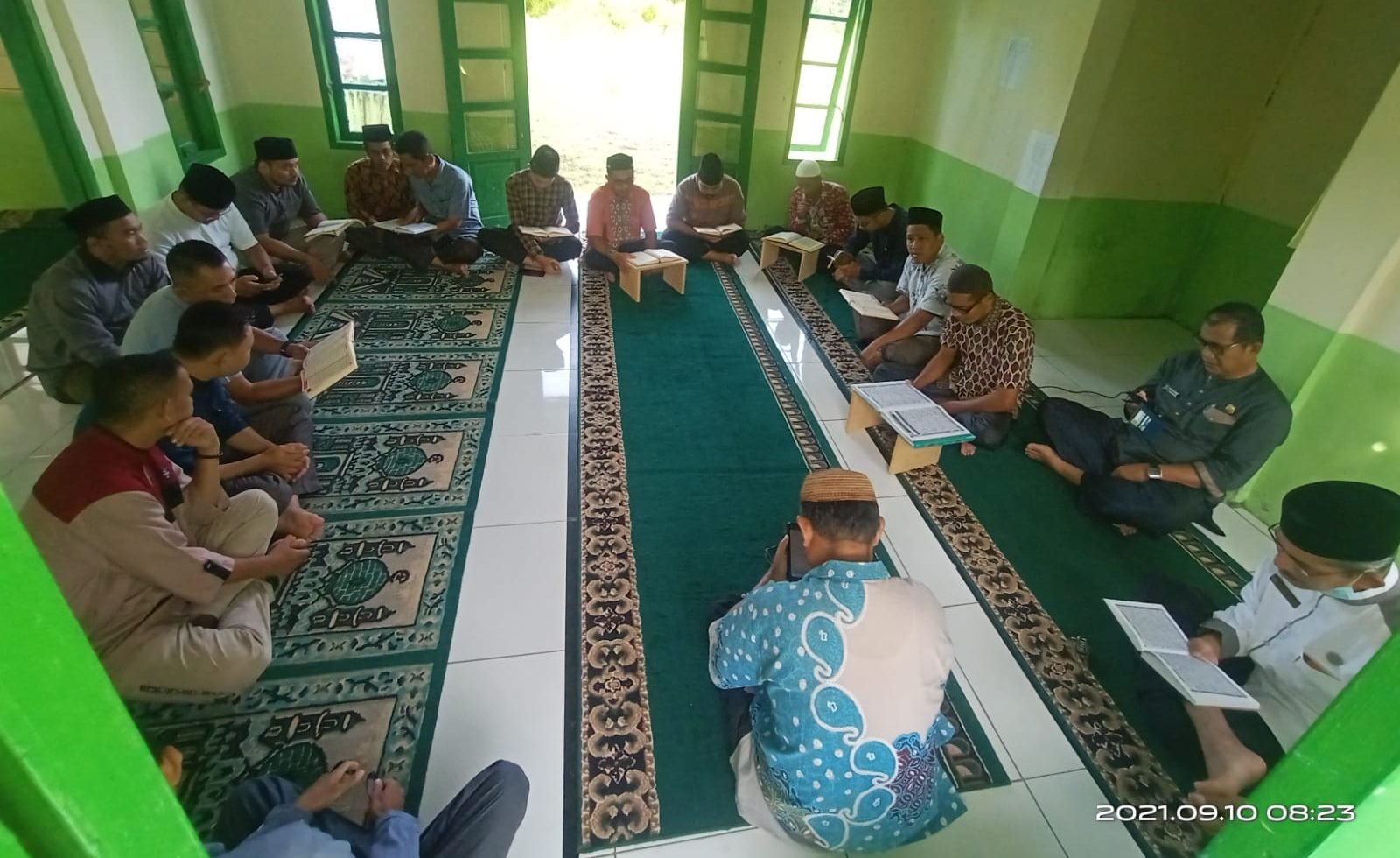 Kakankemenag Simeulue bersama Kasubbag TU Pimpin Tadarus Al-qur’an