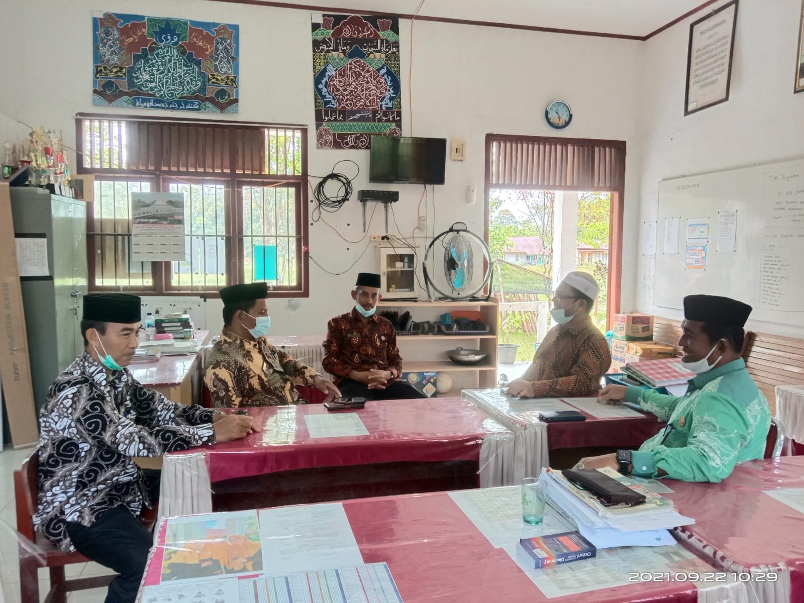 Kankemenag Simeulue Tinjau Pelaksanaan Vaksinasi Siswa MTsS Darul Aitami