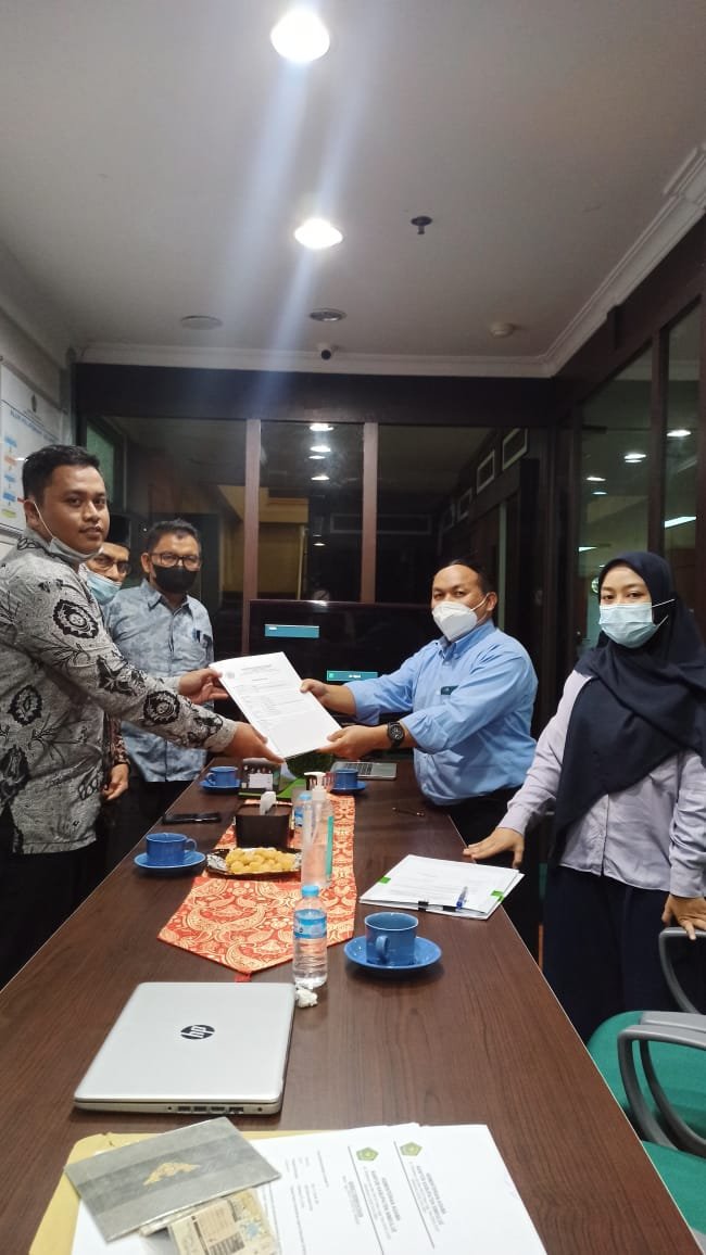 Serah Terima Barang Lelang Mobil Dinas Kankemenag Kabupaten Simeulue