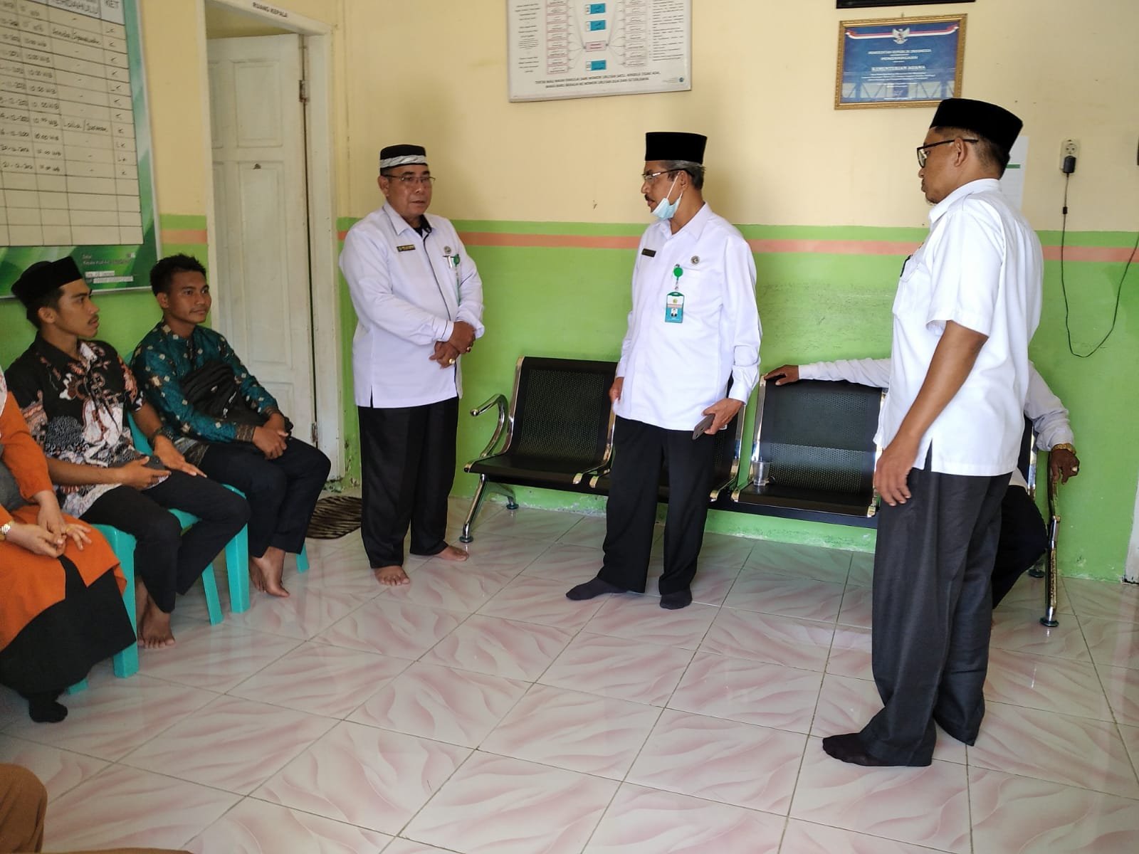 Tim Monev Kankemenag Simeulue Kunjungi KUA Teupah Barat