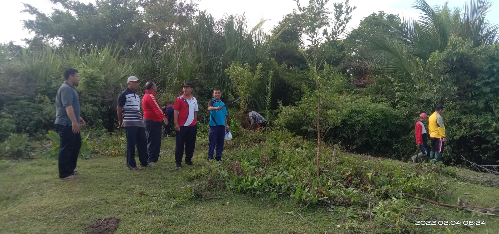 Kegiatan Jum’at Bersih Kemenag Simeulue, Tumbuhkan Kesadaran Pentingnya Kebersihan Lingkungan