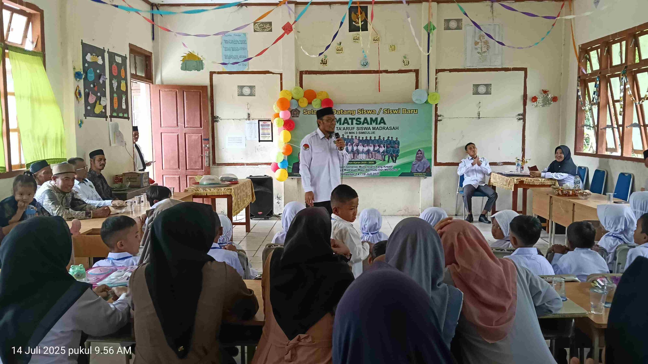 Kakankemenag Simeulue dan Jajarannya Kunjungi Madrasah di Hari Pertama Masuk Sekolah