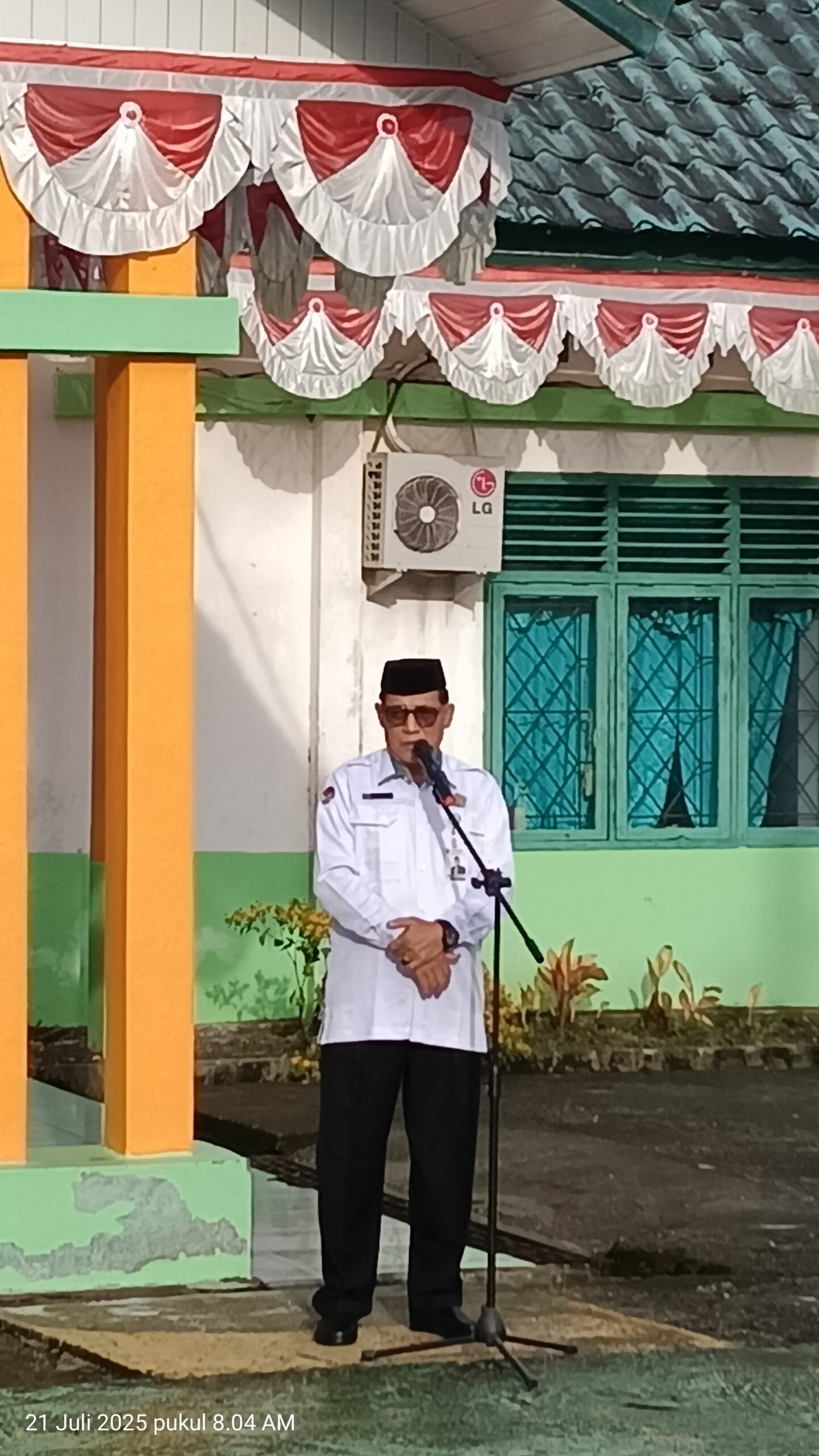 Tegaskan Pentingnyaa Kedisiplinan, Abusmar Sampaikan Pesan Apel Pagi