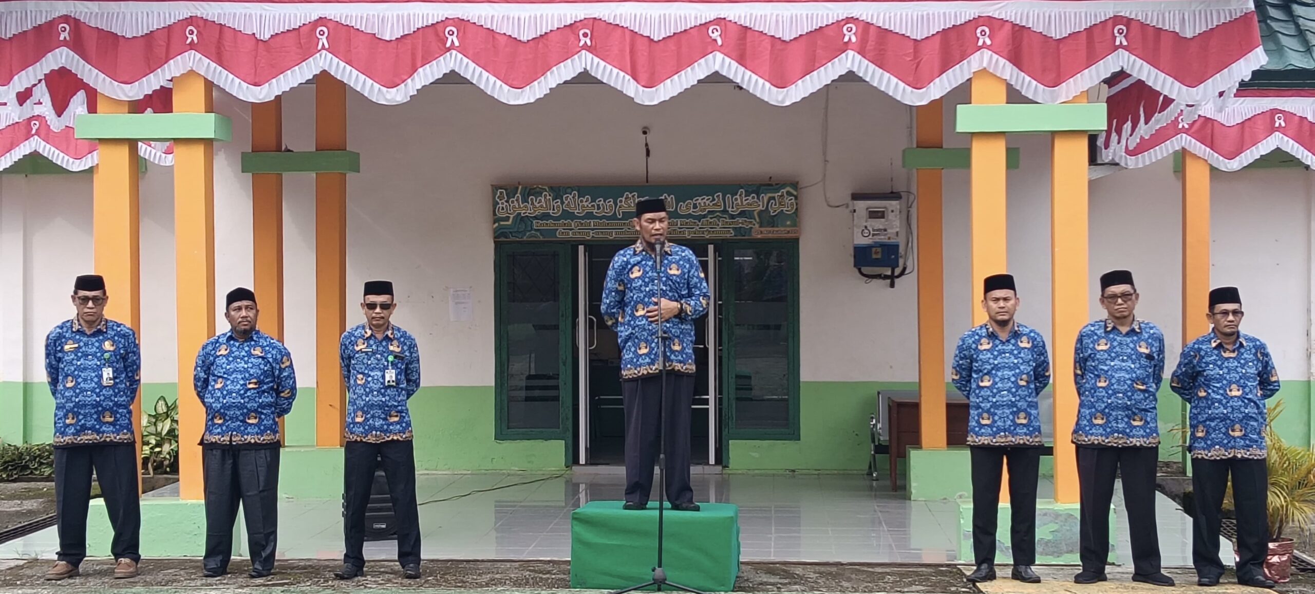 Kakankemenag Simeulue, Nashrullah Pimpin Apel Penghormatan Bendera Merah Putih dan Doa Bersama