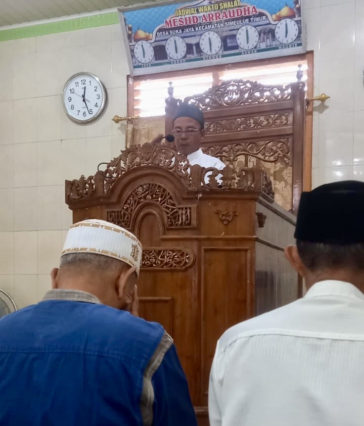 Khutbah Jum’at di Masjid Ar-Raudha Soroti Cara Membedakan Nikmat Allah dan Istidraj, Khatib Dari MAN 1 Simeulue Sampaikan Pesan Mendalam