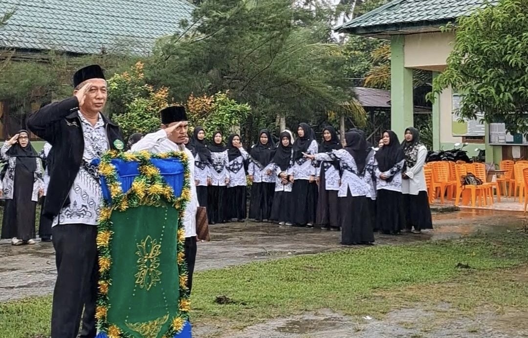 Semarak HGN ke-80, MAN 1 Simeulue Gelar Upacara Penuh Makna