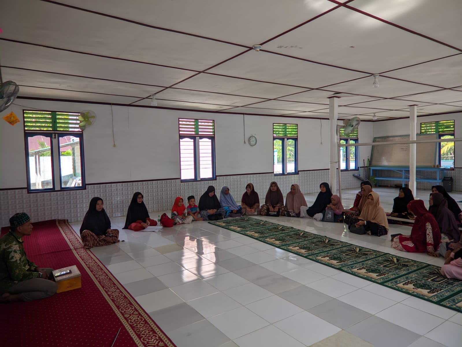 Dari Meunasah Untuk Keluarga: Penyuluh Agama Islam KUA Teupah Barat Gelar Penyuluhan Keluarga Sakinah