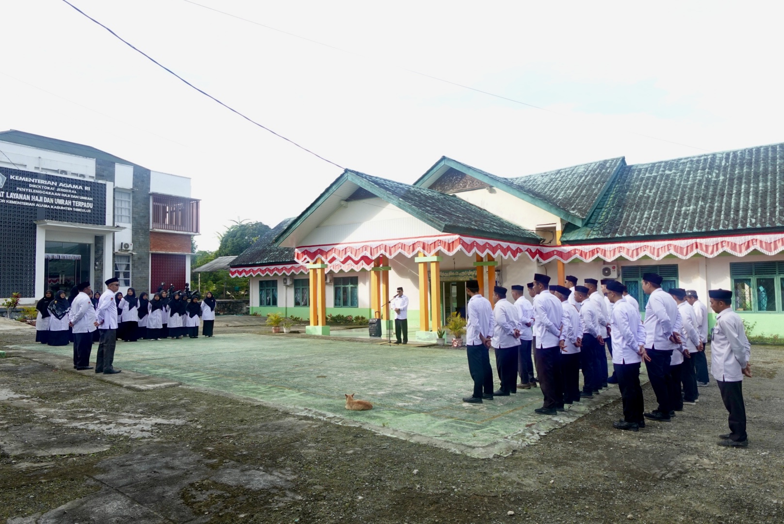 Abusmar Pimpin Apel Pagi di Kemenag Simeulue, Tekankan Disiplin sebagai Budaya Kerja ASN