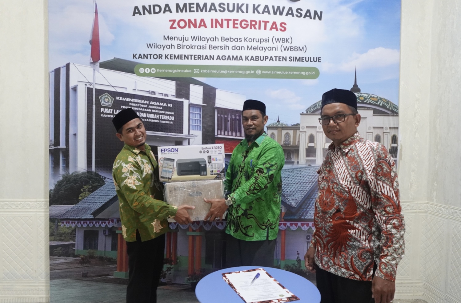 Kemenag Simeulue Perkuat Sarana Layanan KUA Melalui Bantuan Printer Passbook