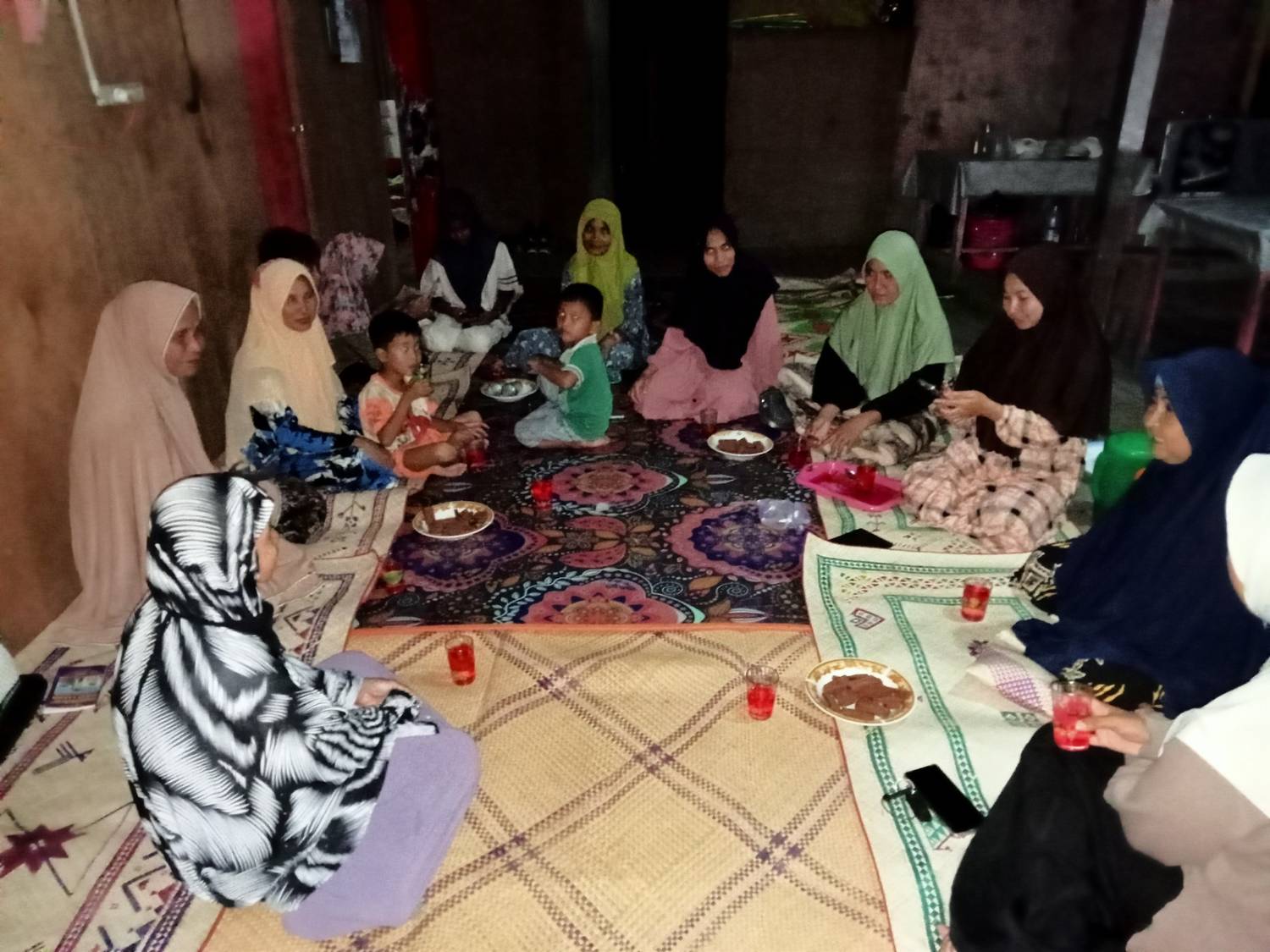 Majelis Taklim di Desa Langi Tetap Khusyuk di Tengah Padamnya Listrik