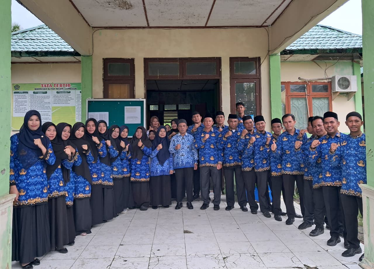 Semangat Kebangsaan Warnai Upacara Hari Pahlawan di MAN 1 Simeulue