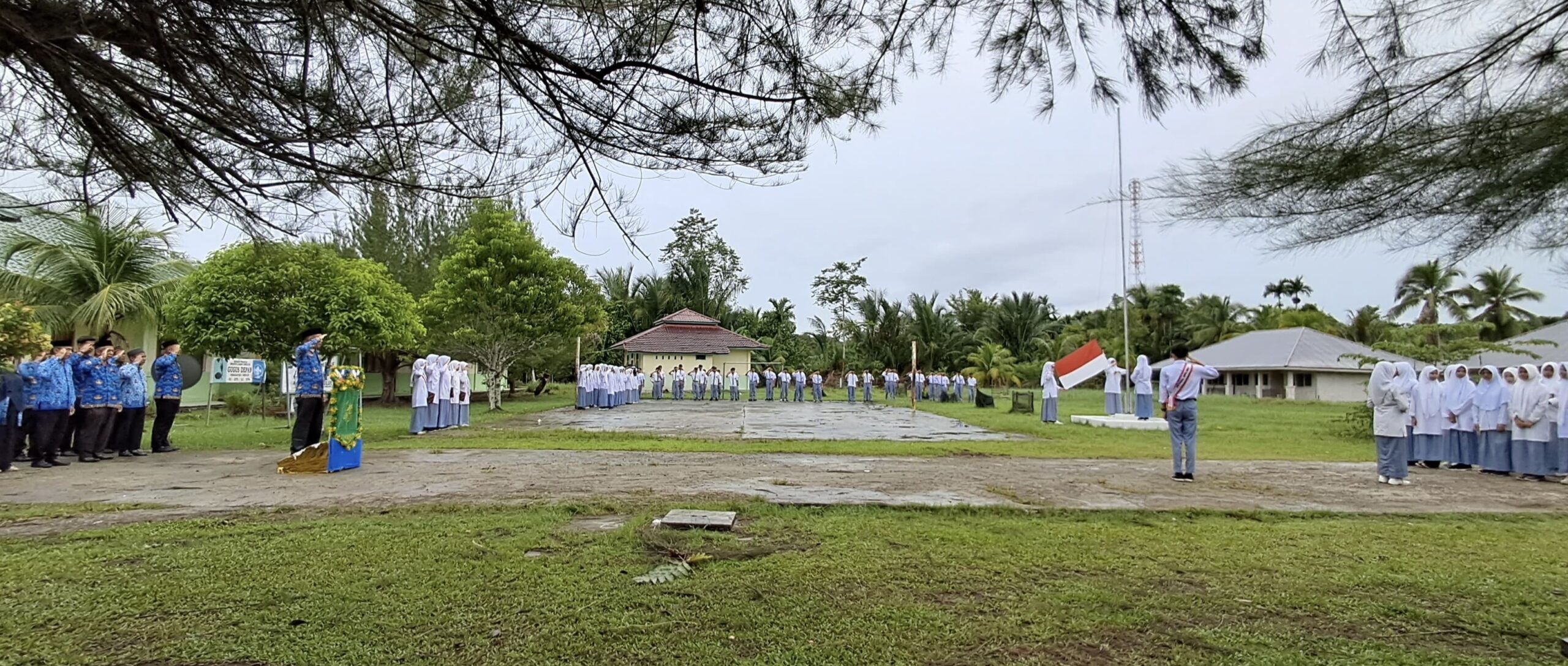 Kasi Penmad Simeulue Ajak Siswa MAN 1 Simeulue Tanamkan Nilai Pancasila dan Cinta NKRI dalam Upacara Bendera