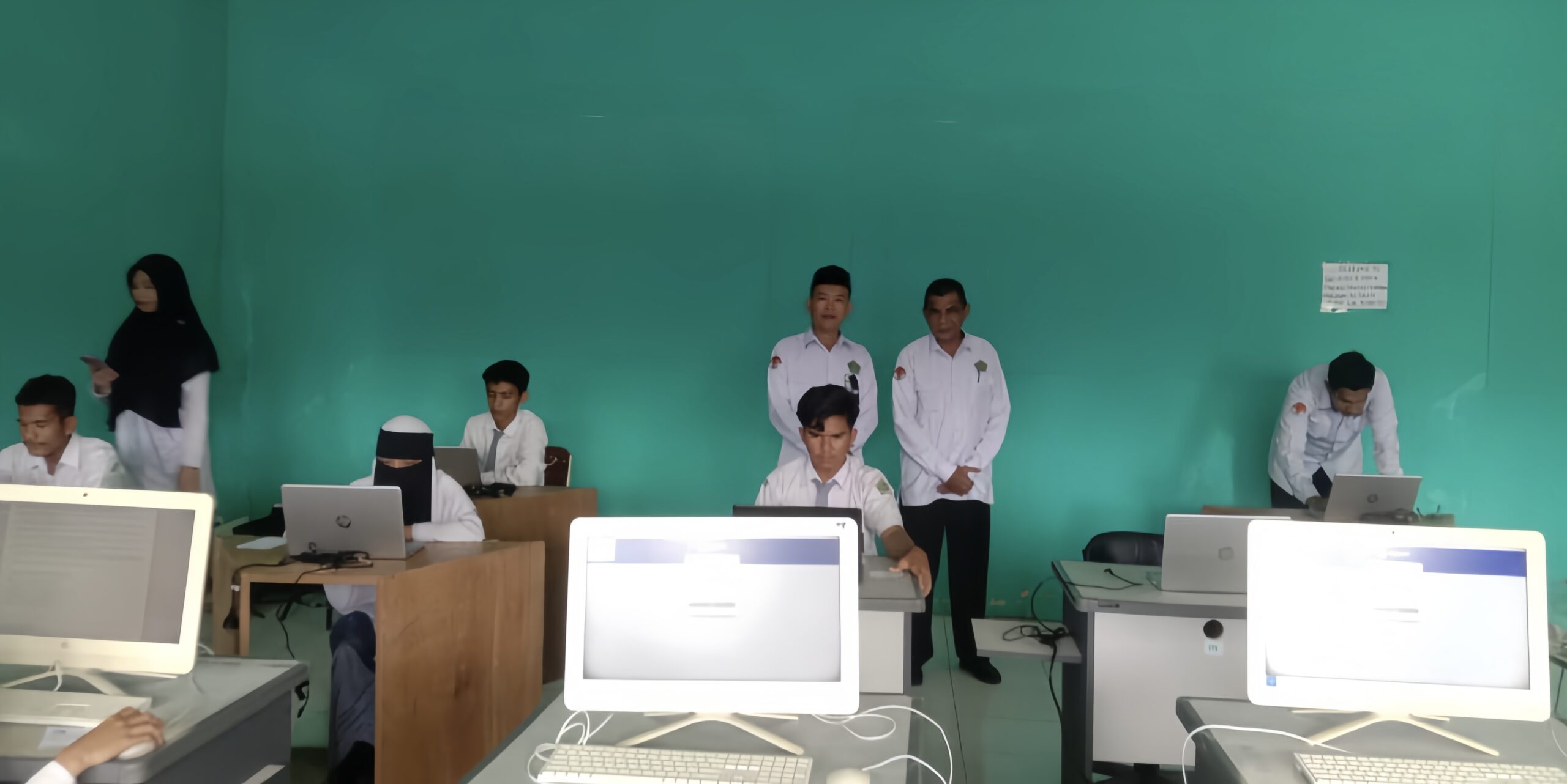 Kasi Pendidikan Madrasah Tinjau Pelaksanaan Tes Kemampuan Akademik (TKA) di MAN 1 Simeulue