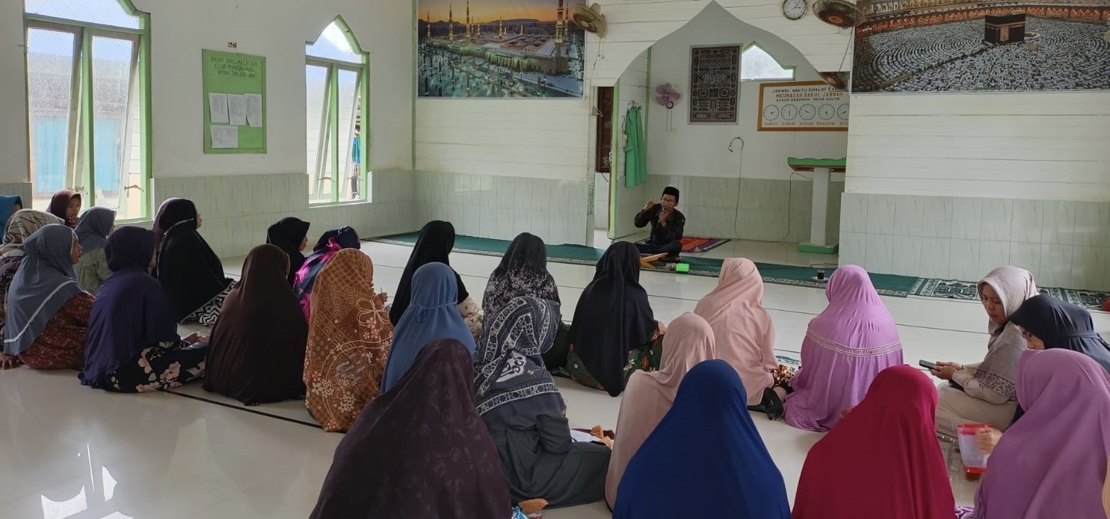Penguatan Akidah: Kepala KUA Teupah Barat Sampaikan Kajian Tauhid di Majelis Taklim Istiqamah