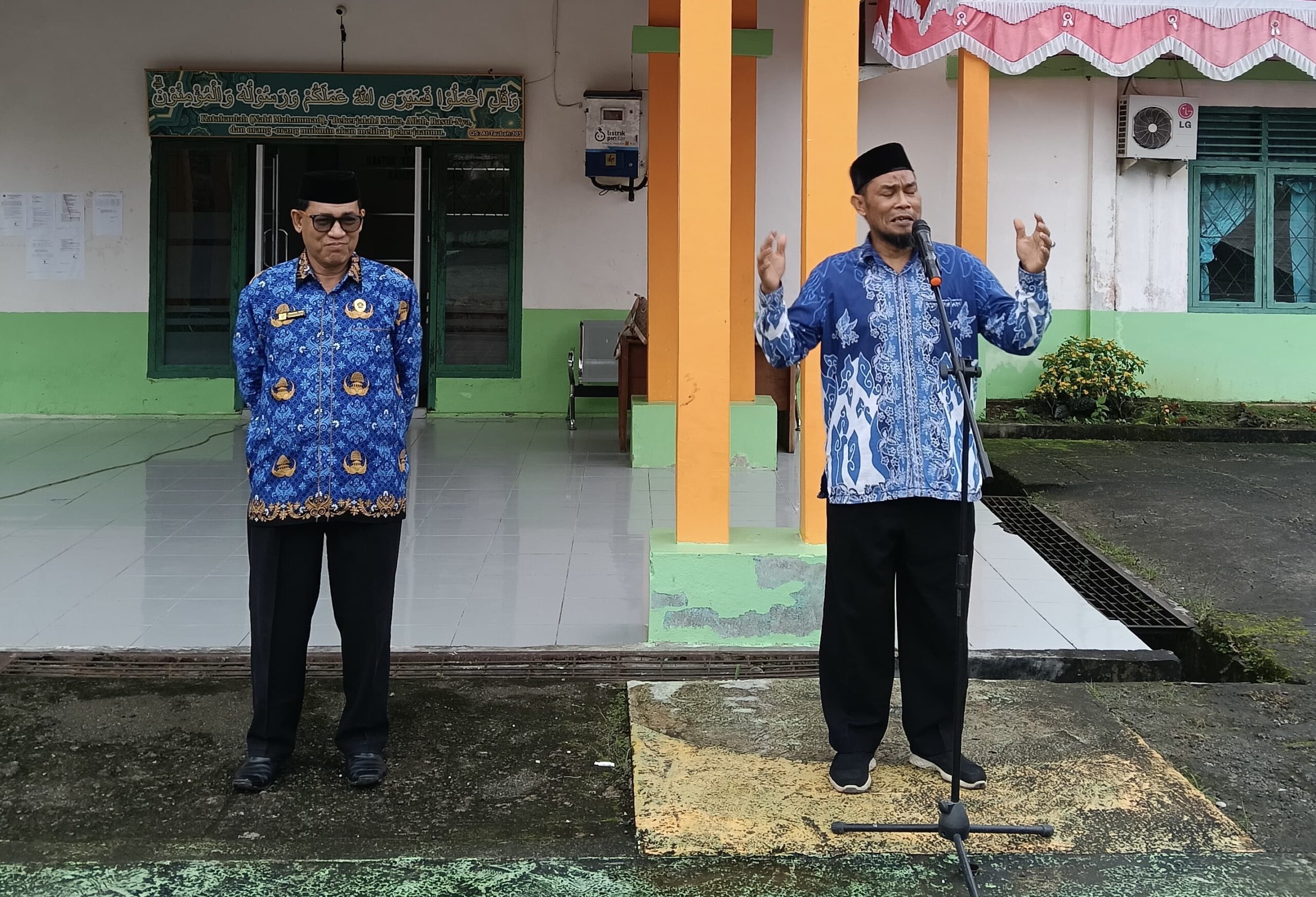 Menyusuri Lumpur dan Krisis Pasca Bencana, Kisah Kakankemenag Simeulue Nashrullah Turun Langsung Menyapa Korban Banjir