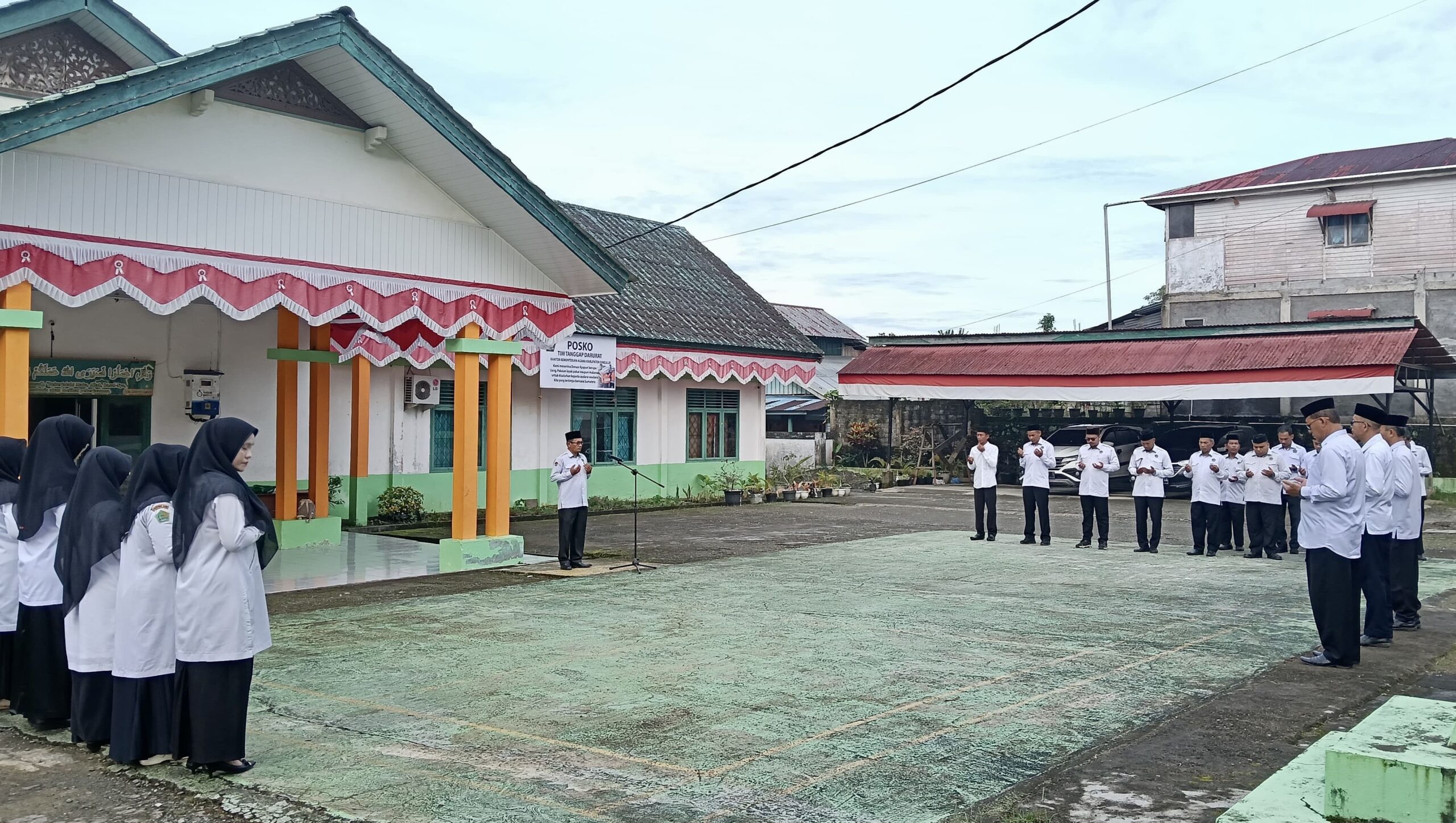 Plh. Kakankemenag Simeulue Muhammad Sabri Pimpin Apel Pagi, Ajak ASN Introspeksi Kinerja Menjelang Akhir Tahun 2025