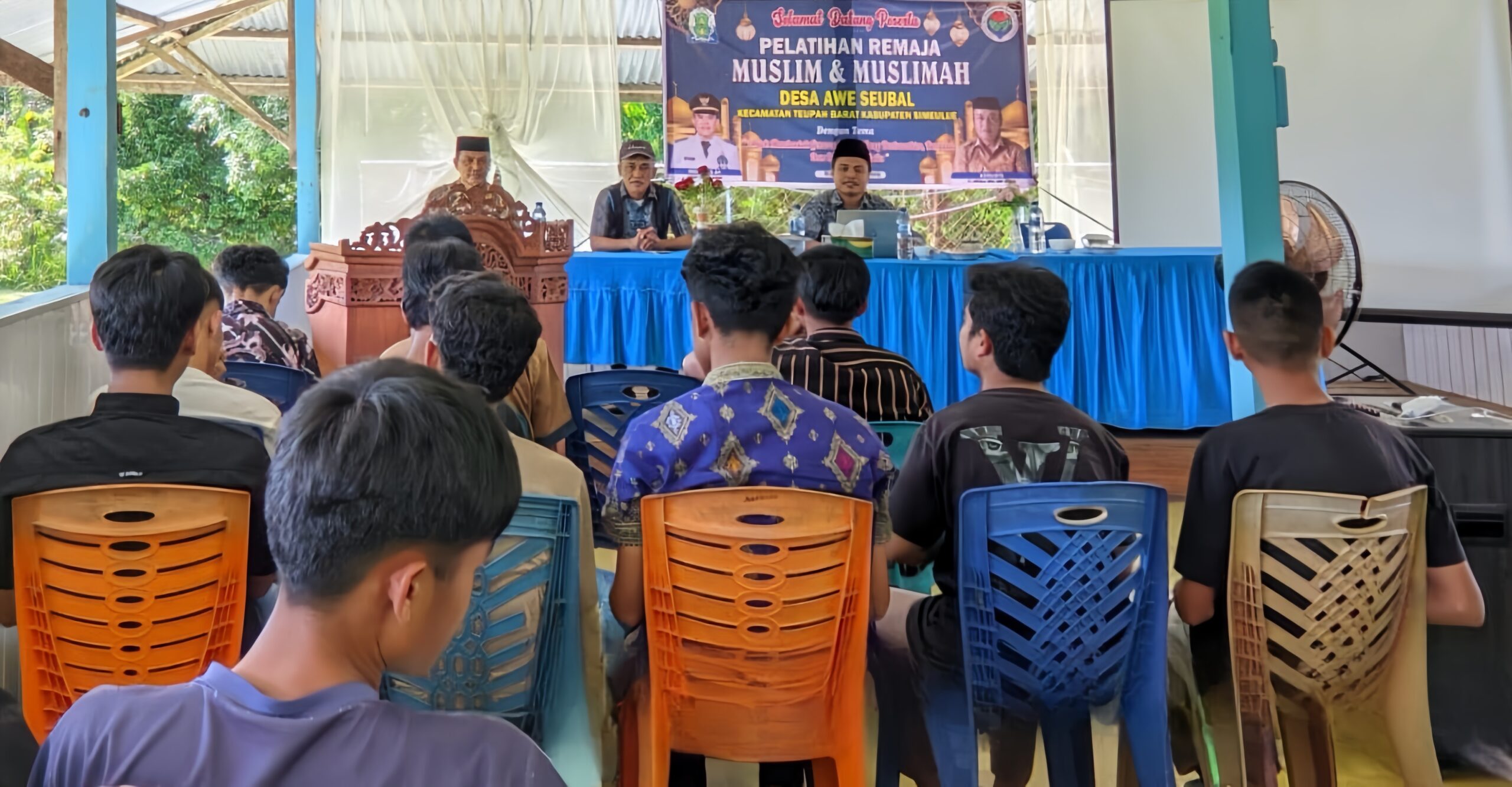 Penyuluh Agama Islam KUA Teupah Barat Bentengi Remaja Awe Seubal dari Dampak Digital dan Pergaulan Bebas